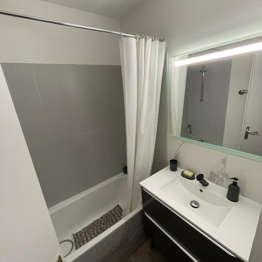 Maison Plain Pied Avec Climatisation Dans Une Residence Privee Avec Piscine Saint-Saturnin-lès-Avignon Zewnętrze zdjęcie