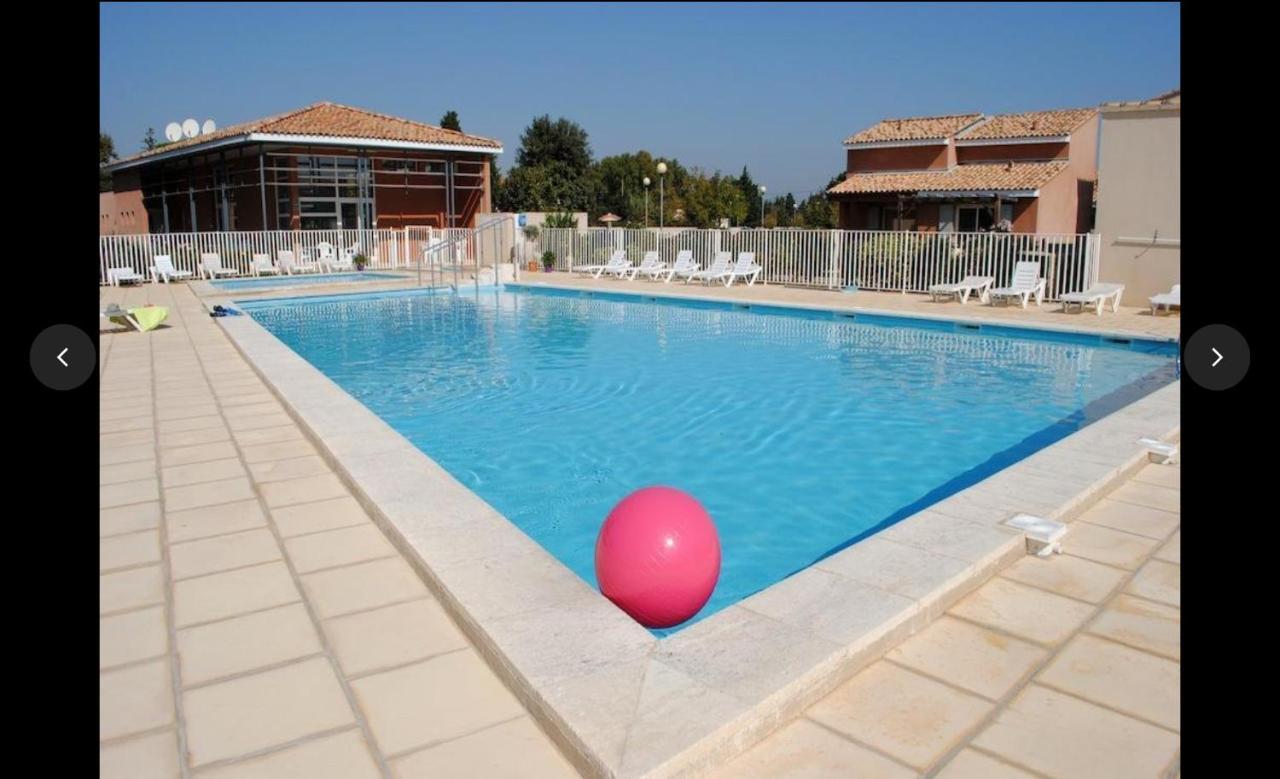 Maison Plain Pied Avec Climatisation Dans Une Residence Privee Avec Piscine Saint-Saturnin-lès-Avignon Zewnętrze zdjęcie