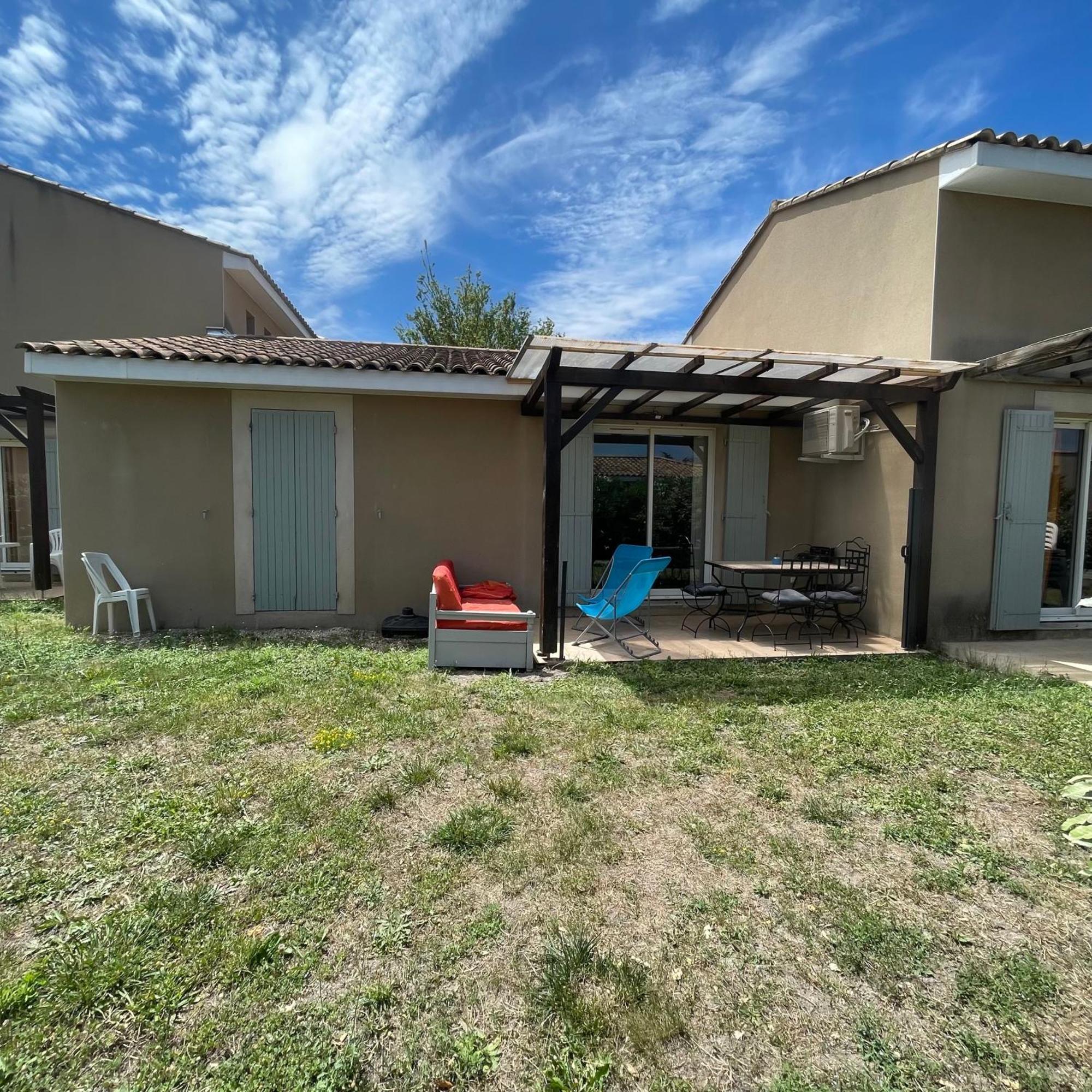 Maison Plain Pied Avec Climatisation Dans Une Residence Privee Avec Piscine Saint-Saturnin-lès-Avignon Zewnętrze zdjęcie